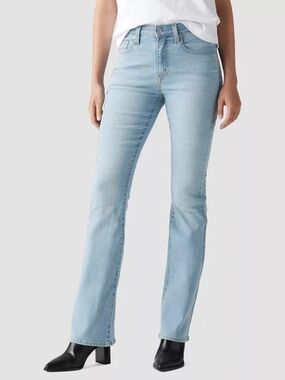 Levi’s 725 vintage style women high rise bootcut jeans in size 25 26 28 29 3132